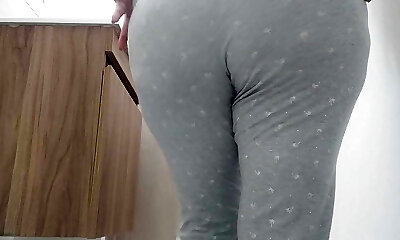 Recording my stepsister's big ass in the shower
