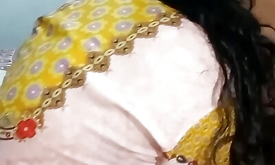 Rahul ne Niko ko uski stepmom ka he Mms video send kar diya or Niko ne bhe apne step-mother ko choda,Rahul and Niko part Two, desi step-mother