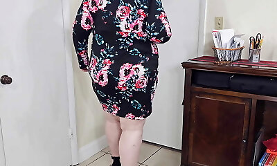 Boss caught Secretary bent over with legs wide open & eat her poon