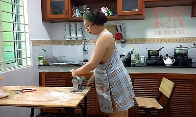 Ravioli Time! Bare Cooking. Regina Noir, a nudist cook at nudist motel resort. Naked maid. Naked housewife. Teaser