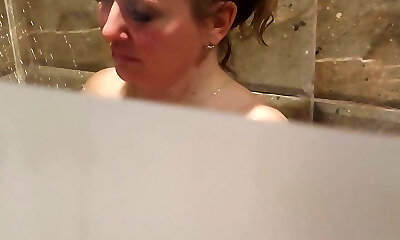 rampant sur de la saleté chic sous la douche