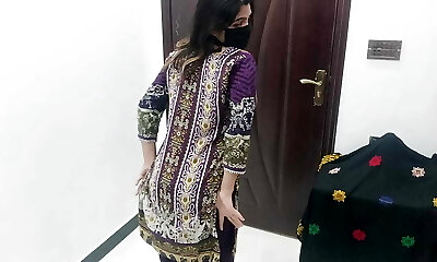 пакистанское королева красоты танцует обнаженной во время видеозвонка в прямом эфире