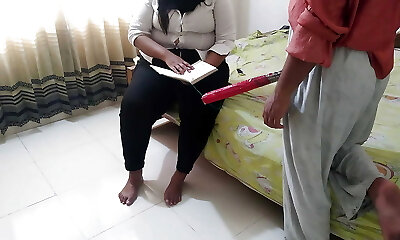 معلم زن توسط دانش آموز داخل اتاق در طول تدریس خصوصی-Jabardast Chudai