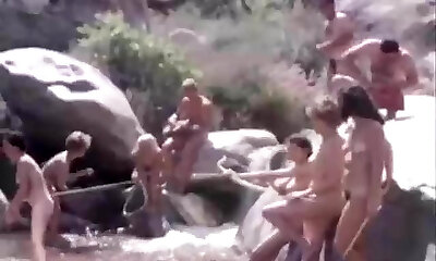 nudista familias viaje a las montañas (1960 de la vendimia)