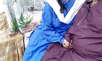 德西学校的女孩想把她自己的继父的大鸡巴 德西学校的女孩想把她自己的继父的大鸡巴