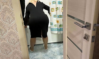 Mature Milf with humungous ass and big tits gave a blowjob and framed her ass for anal Mature Milf with humungous ass and big tits gave a blowjob and framed her ass for anal