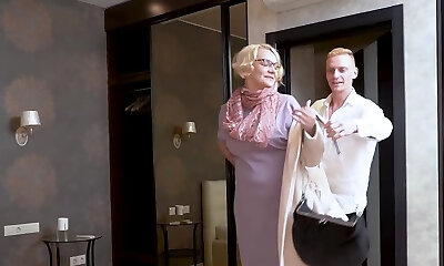 Sensual mature With Glasses Enjoys Blowjob Action Sensual mature With Glasses Enjoys Blowjob Action