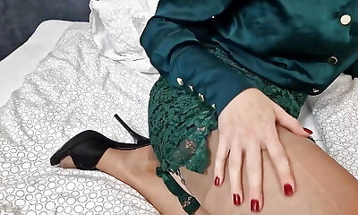 Assistant in a green office outfit. Wanilianna in green outfit toying as a kinky stockinged and perverted assistant Assistant in a green office outfit. Wanilianna in green outfit toying as a kinky stockinged and perverted assistant