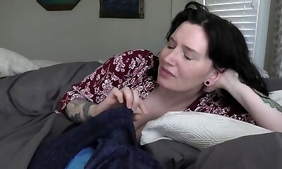 Morning Stiffy With Mommy With Bettie Bondage