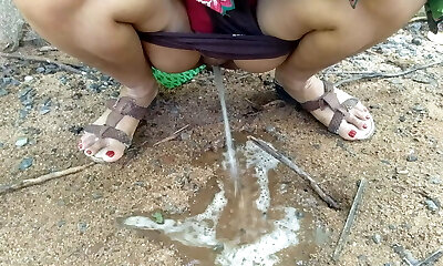 Desi Indian Bhabhi Outdoor Public Urinating Video Compilation