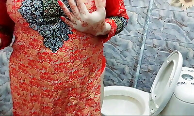 Desi Beautiful Mom Shaving Poon And Armpits On Eid And Pissing In Shower