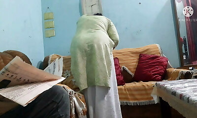 Desi Steaming Maid ko choda salary bhadwane ke chakkar me Desi Steaming Maid ko choda salary bhadwane ke chakkar me