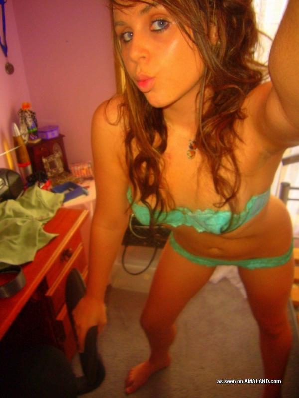 Amateur girlfriends show off their hot body