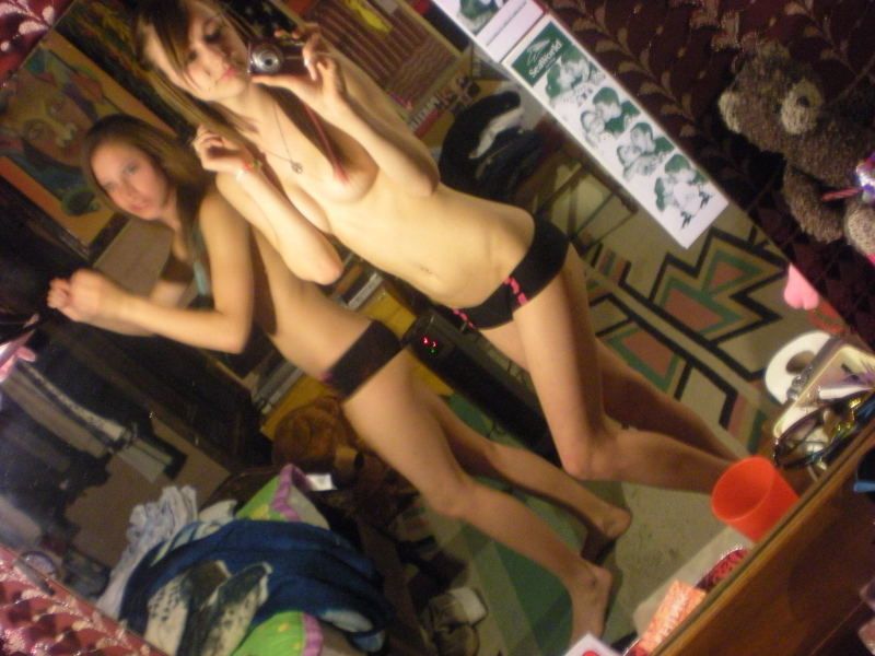 Two Emo Girls Porn - Two emo schoolgirls get naked in their dorm