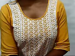 भारतीय देसी सेक्सी भाभी के साथ अद्भुत स्तन बदलते पोशाक में कैमरे के सामने
