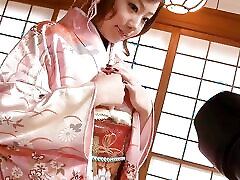 classico giapponese teen con kimono scopata in gangbang