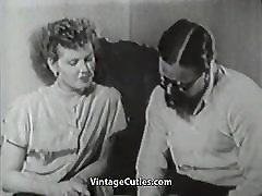 Hairy Boy Durchdringend Seine Neue Freundin 1950er Jahre Vintage