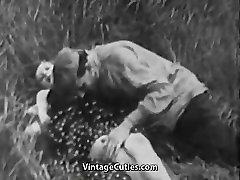 Rough pasivo culazo in Green Meadow 1930s Vintage