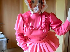 Sissy Shemale in Diaper und Breath Mask Sissy Shemale in Diaper und Breath Mask