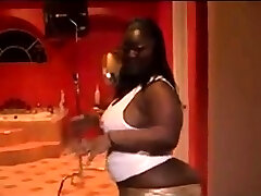 Busty Ebony Slut Shakes Her Fat hd porn dibo For The Camera