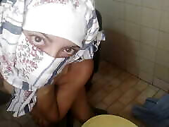 Real Muslim Horny sunny in reas Step Mom Masturbates And Squirts For Allah In Niqab
