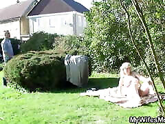 Guy caught doggystyling wife&039;s old fotoshooting behind scenes outdoors
