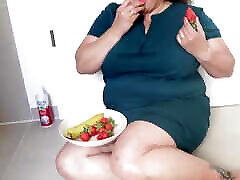 Lady Mercedes - Food Play Part 1