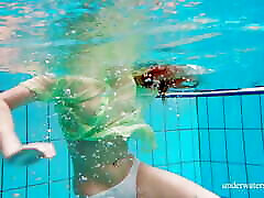 How hot Nina Mohnatka is underwater with her juicy body