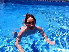 HD POV video of Kate Quinn giving a nice footjob in the pool