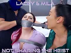 Lacey &آمپر; میلا-بزرگ زن زیبا محدود نوار دهان بند و سبزه داغ, دخترک معصوم, همچنین در, در, نوار