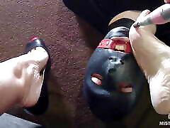 Mistress use slave mouth as waste bin while grates her rubbing force calluses