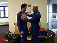 Alphamales.com - Big Man Big Tool