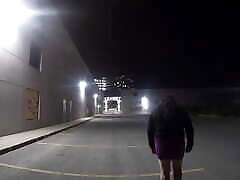 Mature Transvestite sissy is on the lookout outdoors for some Bananas to suck