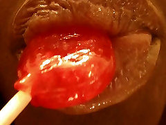 Mistress Onyx - Lippenstift Fetisch - So viele Saugnäpfe