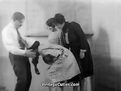 Hottie peloso Scopa per un Buon voto 1920 Vintage