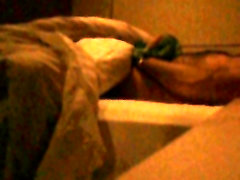 Wanking در Mum&039;s تخت در حالی که Sniffing Panties او