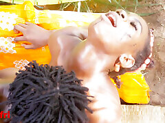 The king&039;s youngest daughter visited me with her wet ebony pussy