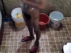 Is their anyone who wanna bath with me