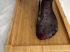 I Pee on My Beautiful Feet in Stockings I Pee on My Beautiful Feet in Stockings