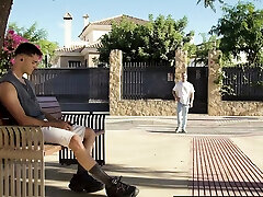 Twink hunter! A photographer fucks twink!