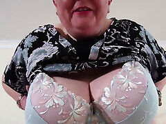 BBW gilf masturbates her hairy old cunt with the glass dildo