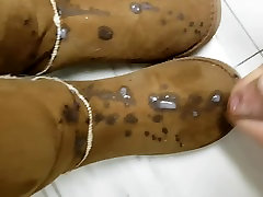 massive cumshot on secretarys winter boots