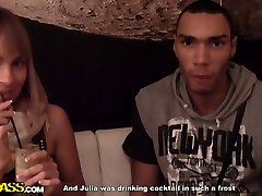 Pretty face of Russian bitch gets covered with cum in group gushes geyser video