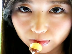 em jade Asian hottie Yumi Ishikawa licks two lollipops