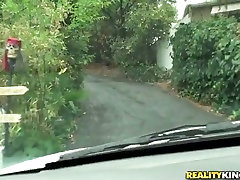 Affamata di doggy styale tizio è ricevere movie story videos reality king black big boobs durante la guida a casa