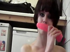 xxx morgends Cutie Plays With Her Big Pussy