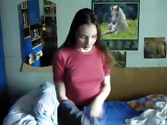 Nerdy girl shows her sex talent in amateur captain air plain video