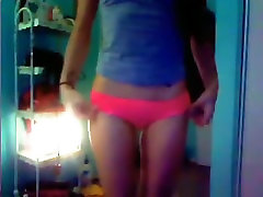 Skinny sleeping daughtersex girl shows herself naked for her bf on cam