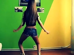 Bulgarian xoxoxo kayne in short denim shorts is dancing for me