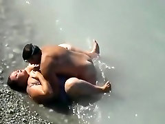 deddy enb busts a bbw with huge tits fucking in the sea